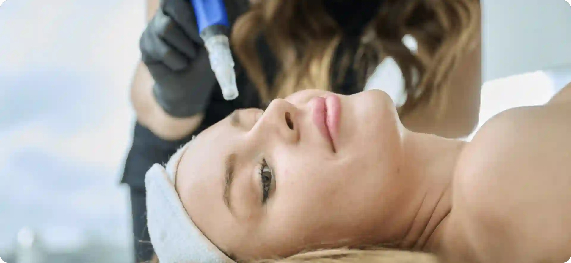 How Do Microneedles Trigger New Collagen and Elastin in Loose Skin Cheshunt?